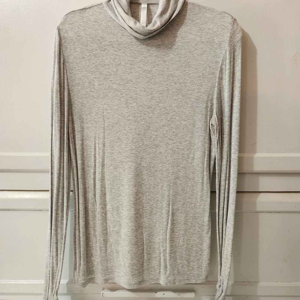 Fabletics Heather Gray Ribbed Top